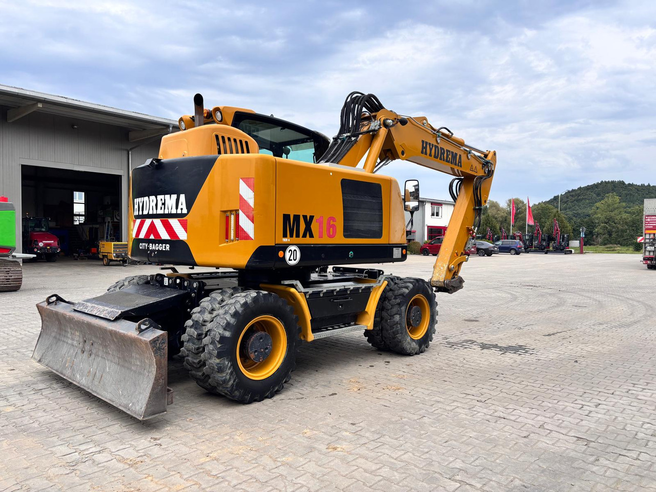 Hydrema MX 16G - Gumikerekes kotró: 3 kép. Hydrema MX 16G - Gumikerekes kotró: 3 kép.