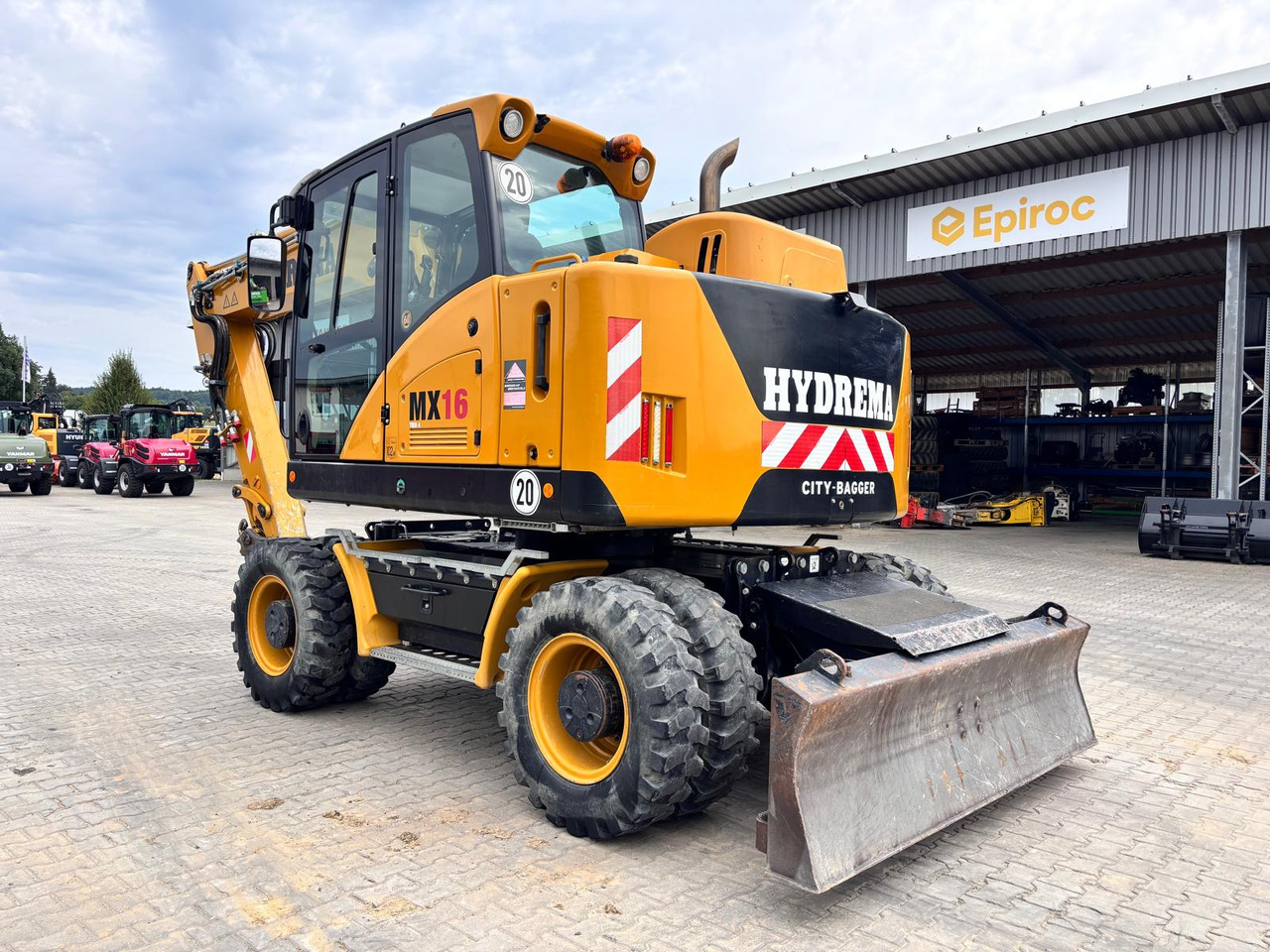 Hydrema MX 16G - Gumikerekes kotró: 4 kép. Hydrema MX 16G - Gumikerekes kotró: 4 kép.