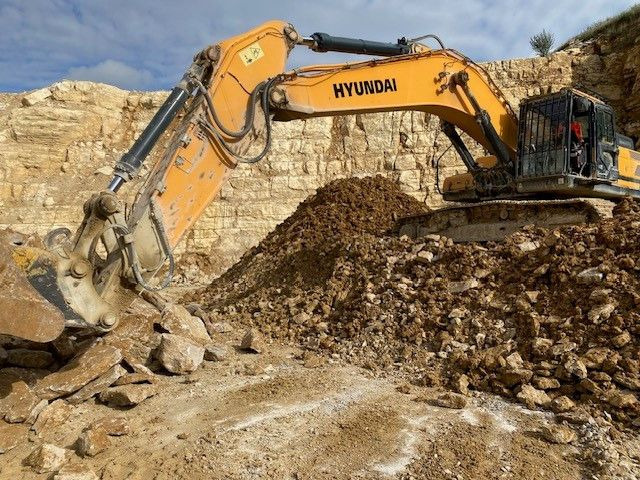 Hyundai HX 480 - Lánctalpas kotró: 1 kép. Hyundai HX 480 - Lánctalpas kotró: 1 kép.