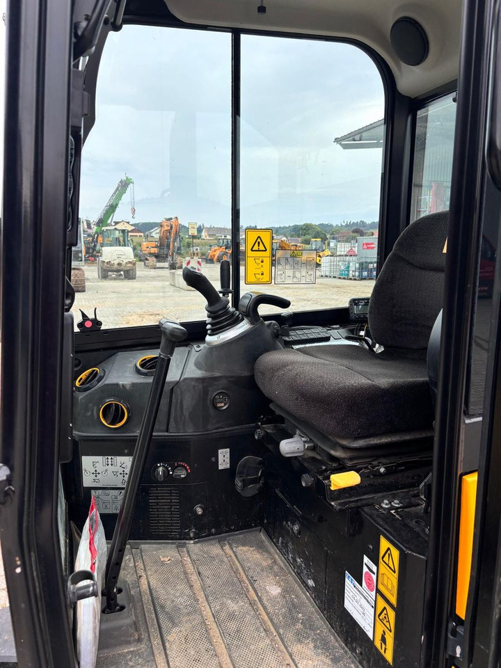 JCB 19C-1 - Minikotró: 5 kép. JCB 19C-1 - Minikotró: 5 kép.