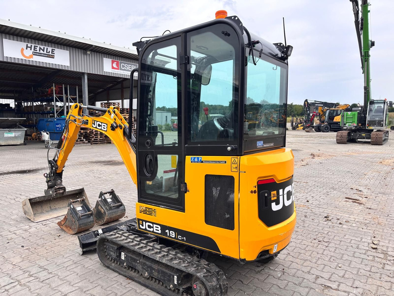 JCB 19C-1 - Minikotró: 4 kép. JCB 19C-1 - Minikotró: 4 kép.