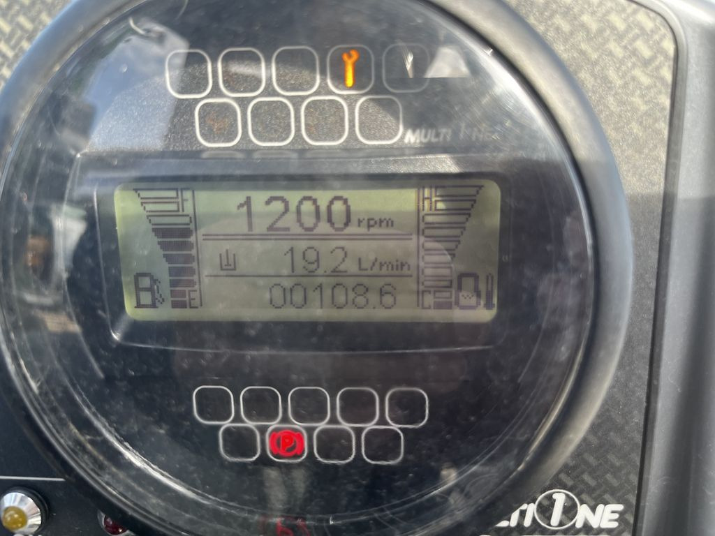 Multione 11.6 K - Gumikerekes homlokrakodó: 5 kép. Multione 11.6 K - Gumikerekes homlokrakodó: 5 kép.