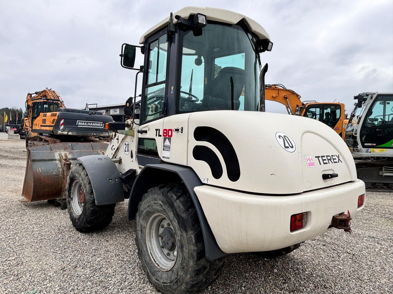 Terex TL 80 - Gumikerekes homlokrakodó: 1 kép. Terex TL 80 - Gumikerekes homlokrakodó: 1 kép.