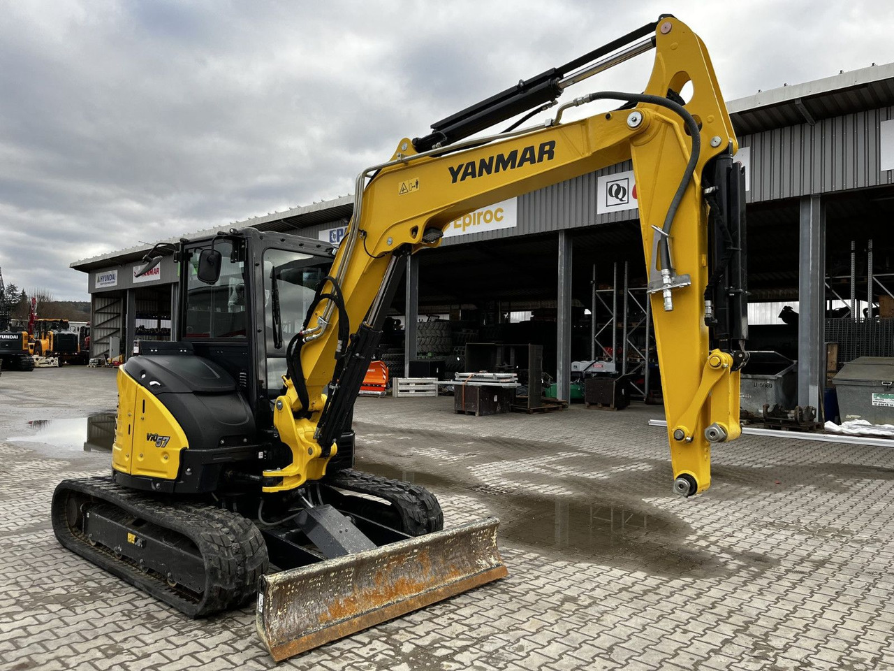 Yanmar VIO 57-6B - Minikotró: 2 kép. Yanmar VIO 57-6B - Minikotró: 2 kép.