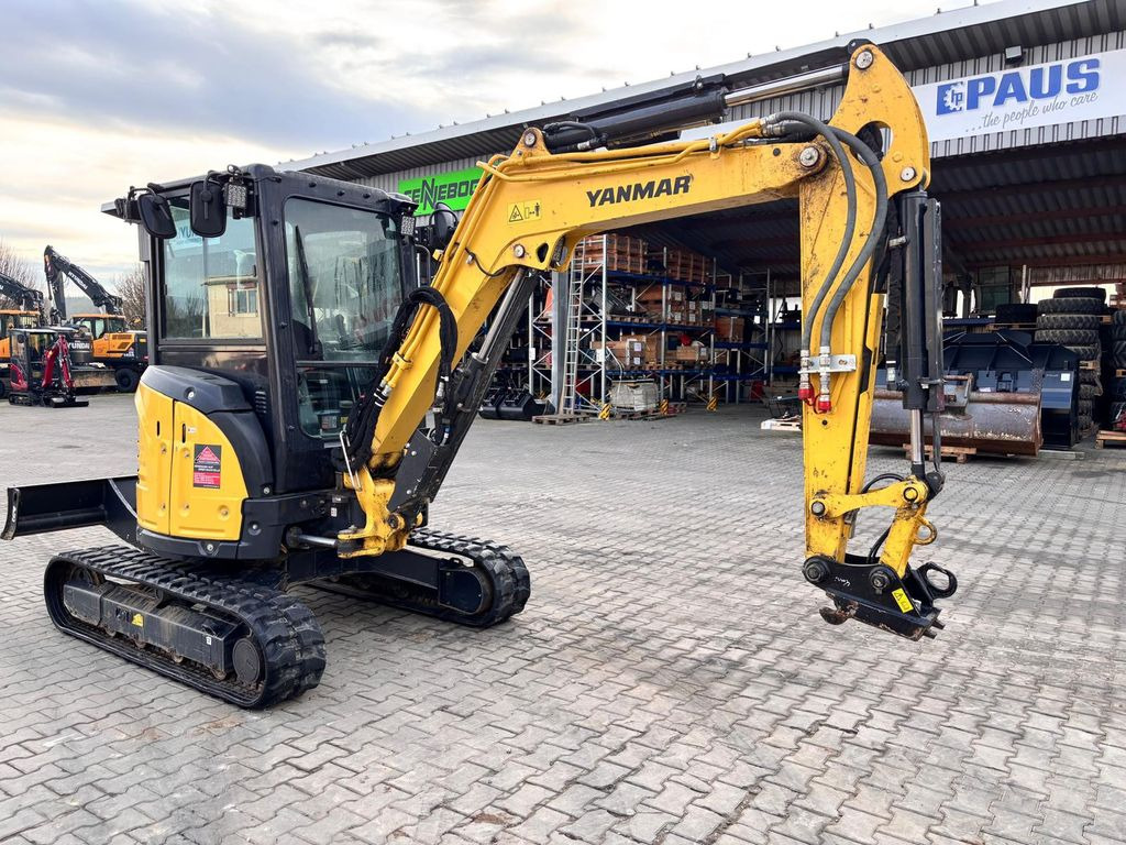 Yanmar Vio38-6 - Minikotró: 2 kép. Yanmar Vio38-6 - Minikotró: 2 kép.