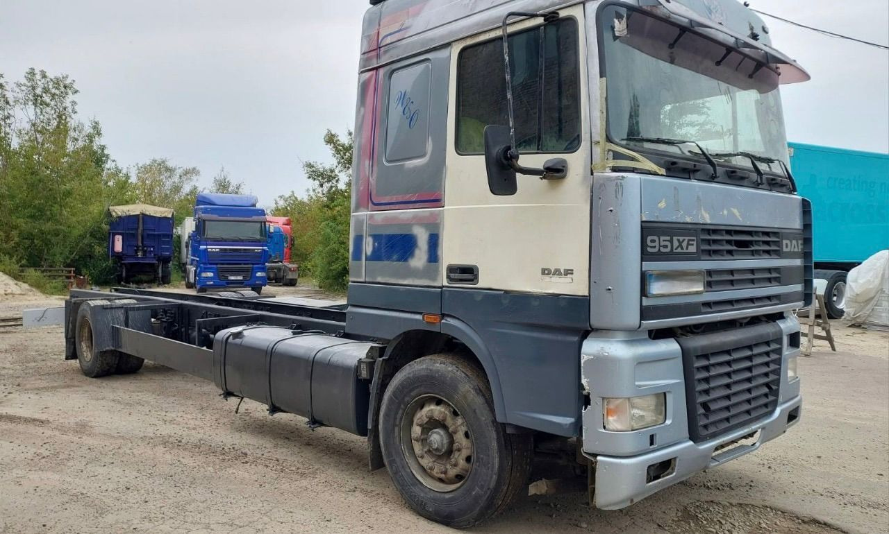 DAF 95XF380 - Alvaz teherautó: 1 kép. DAF 95XF380 - Alvaz teherautó: 1 kép.