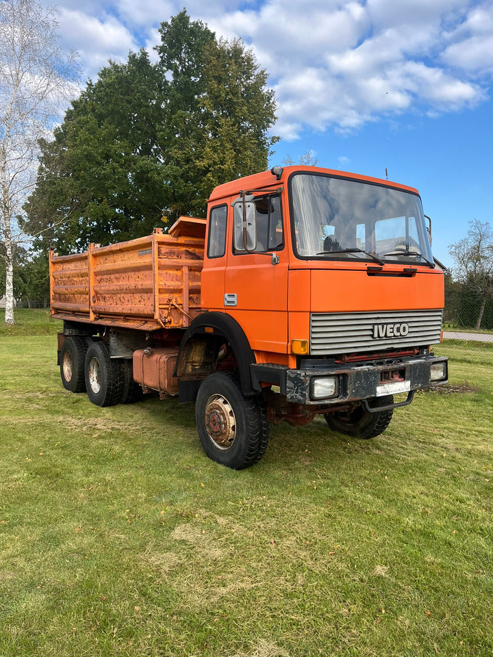 IVECO Magirus 260-30 - Billenőplatós teherautó: 1 kép. IVECO Magirus 260-30 - Billenőplatós teherautó: 1 kép.