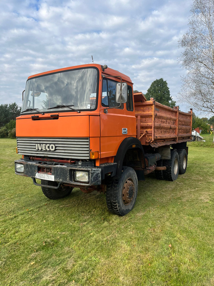 IVECO Magirus 260-30 - Billenőplatós teherautó: 3 kép. IVECO Magirus 260-30 - Billenőplatós teherautó: 3 kép.