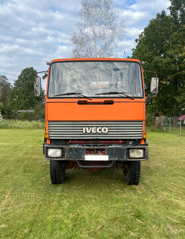IVECO Magirus 260-30 - Billenőplatós teherautó: 2 kép. IVECO Magirus 260-30 - Billenőplatós teherautó: 2 kép.