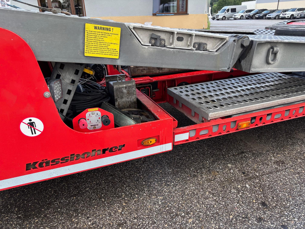 Félpótkocsi autószállító KÄSSBOHRER: 15 kép. Félpótkocsi autószállító KÄSSBOHRER: 15 kép.