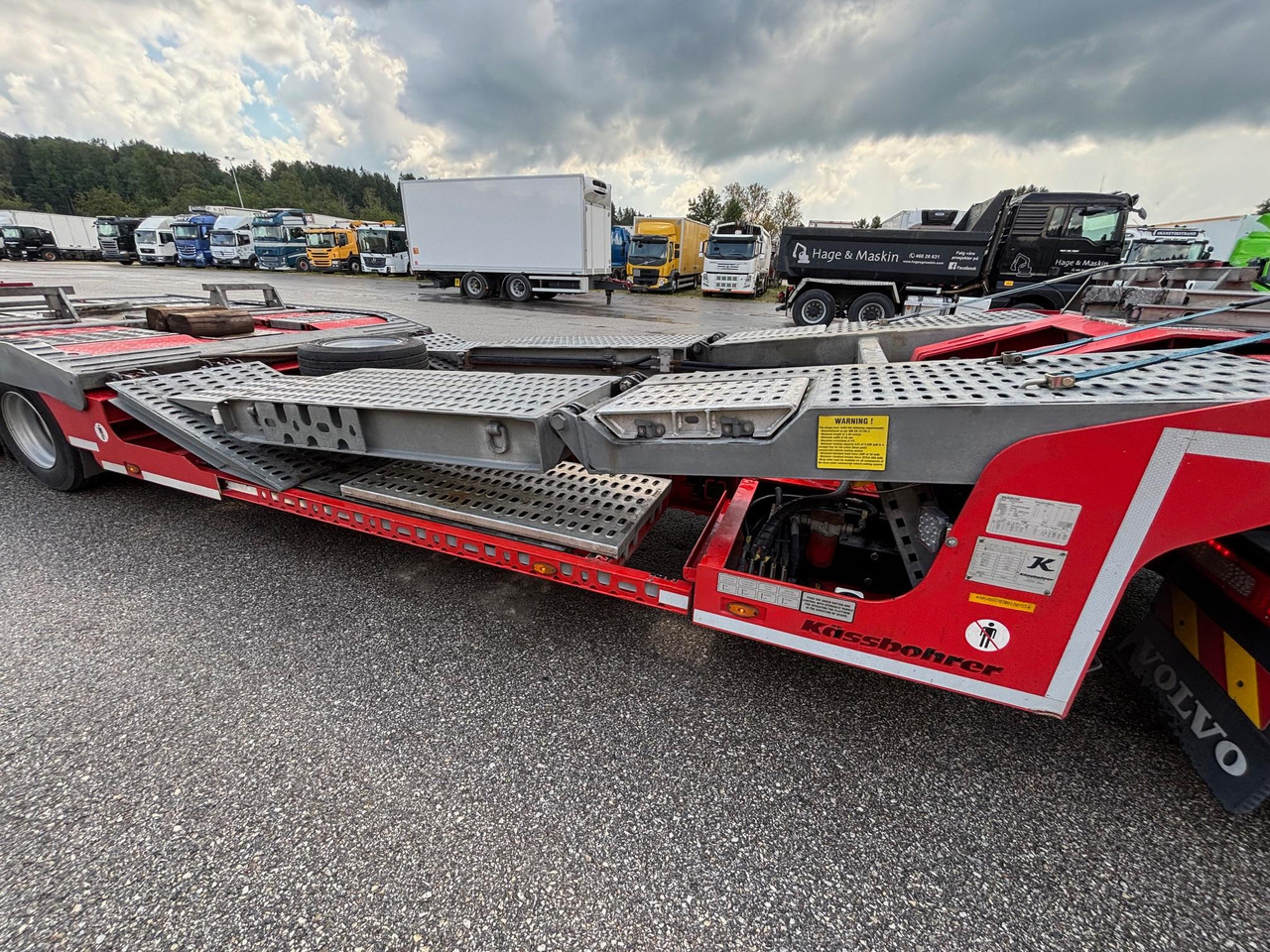 Félpótkocsi autószállító KÄSSBOHRER: 18 kép. Félpótkocsi autószállító KÄSSBOHRER: 18 kép.