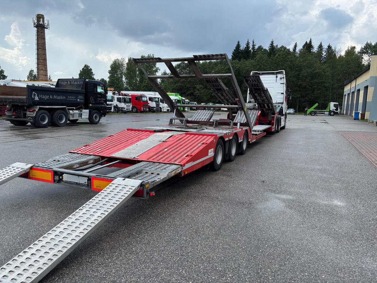 Félpótkocsi autószállító KÄSSBOHRER: 13 kép. Félpótkocsi autószállító KÄSSBOHRER: 13 kép.