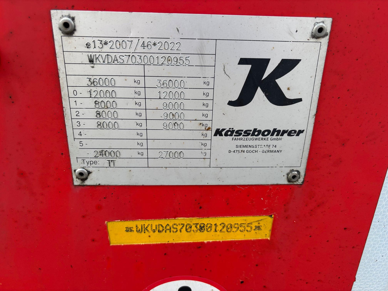 Félpótkocsi autószállító KÄSSBOHRER: 21 kép. Félpótkocsi autószállító KÄSSBOHRER: 21 kép.