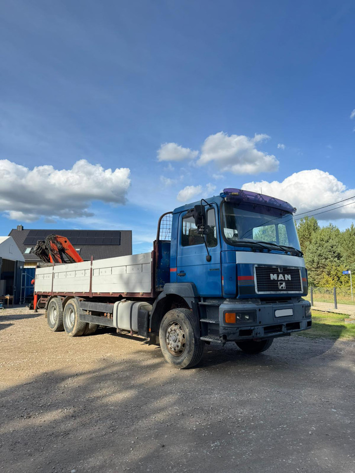MAN 26.403 6x4 - Platós teherautó, Darus autó: 1 kép. MAN 26.403 6x4 - Platós teherautó, Darus autó: 1 kép.
