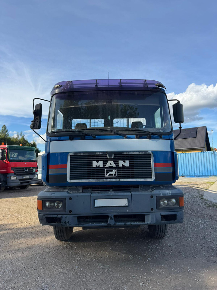 MAN 26.403 6x4 - Platós teherautó, Darus autó: 2 kép. MAN 26.403 6x4 - Platós teherautó, Darus autó: 2 kép.