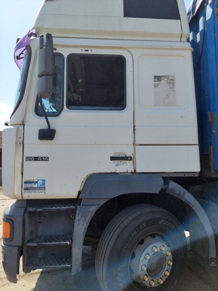 MAN 26.414 - Platós teherautó: 4 kép. MAN 26.414 - Platós teherautó: 4 kép.