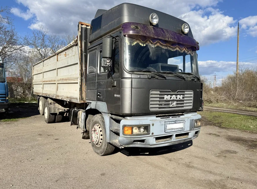 MAN 26.464 - Platós teherautó: 1 kép. MAN 26.464 - Platós teherautó: 1 kép.