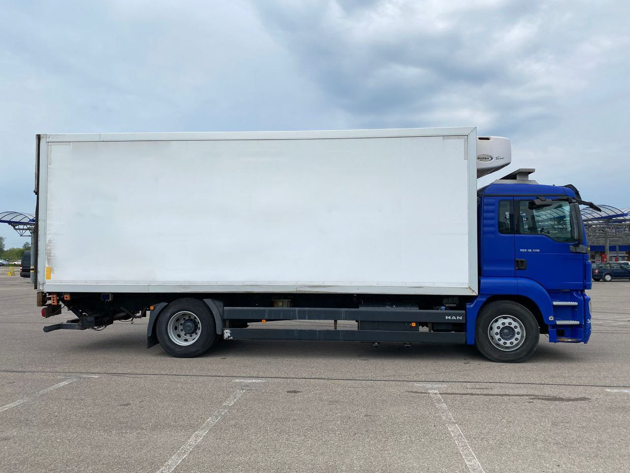 MAN TGS18.320 - Hűtős teherautó: 2 kép. MAN TGS18.320 - Hűtős teherautó: 2 kép.