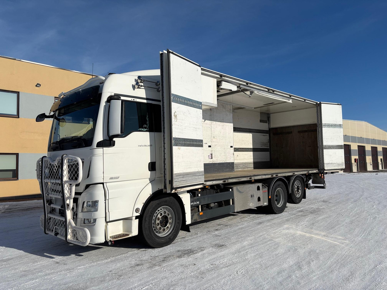 MAN TGX 26.560 - Hűtős teherautó: 2 kép. MAN TGX 26.560 - Hűtős teherautó: 2 kép.