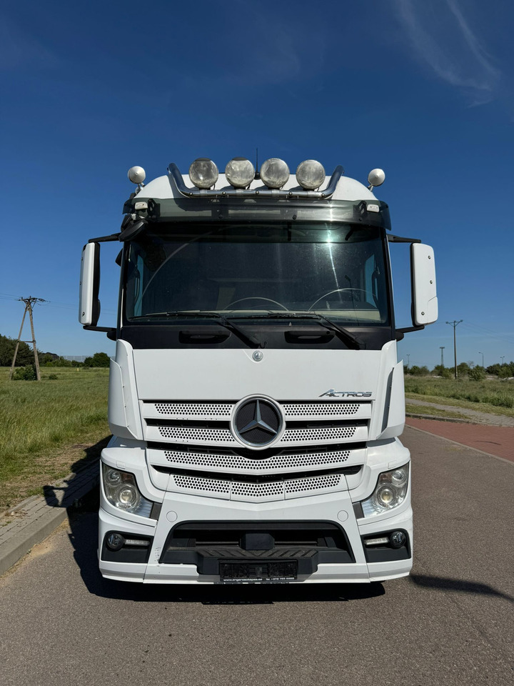MERCEDES-BENZ ACTROS 2542 - Dobozos felépítményű teherautó: 4 kép. MERCEDES-BENZ ACTROS 2542 - Dobozos felépítményű teherautó: 4 kép.