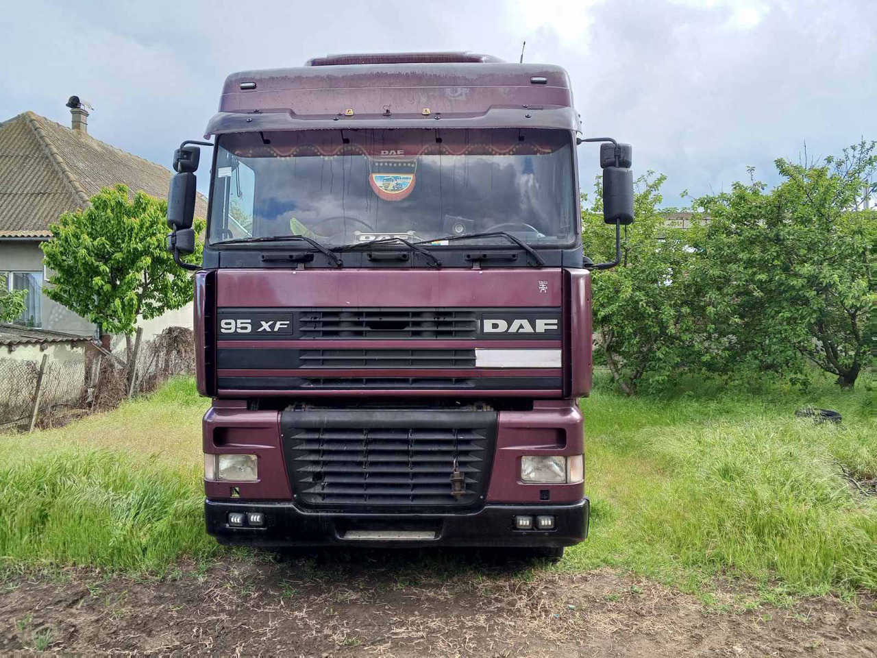 DAF 95XF380 - Nyergesvontató: 2 kép. DAF 95XF380 - Nyergesvontató: 2 kép.
