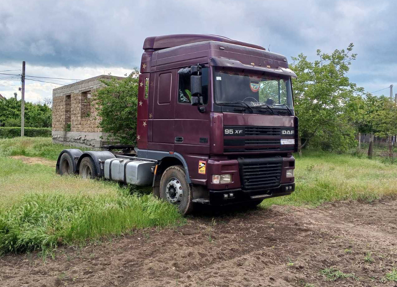 DAF 95XF380 - Nyergesvontató: 1 kép. DAF 95XF380 - Nyergesvontató: 1 kép.