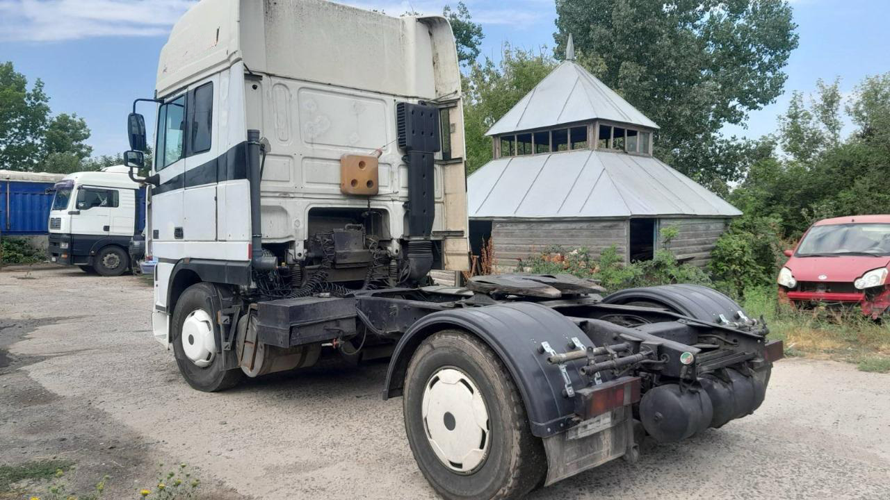 DAF 95XF430 - Nyergesvontató: 4 kép. DAF 95XF430 - Nyergesvontató: 4 kép.
