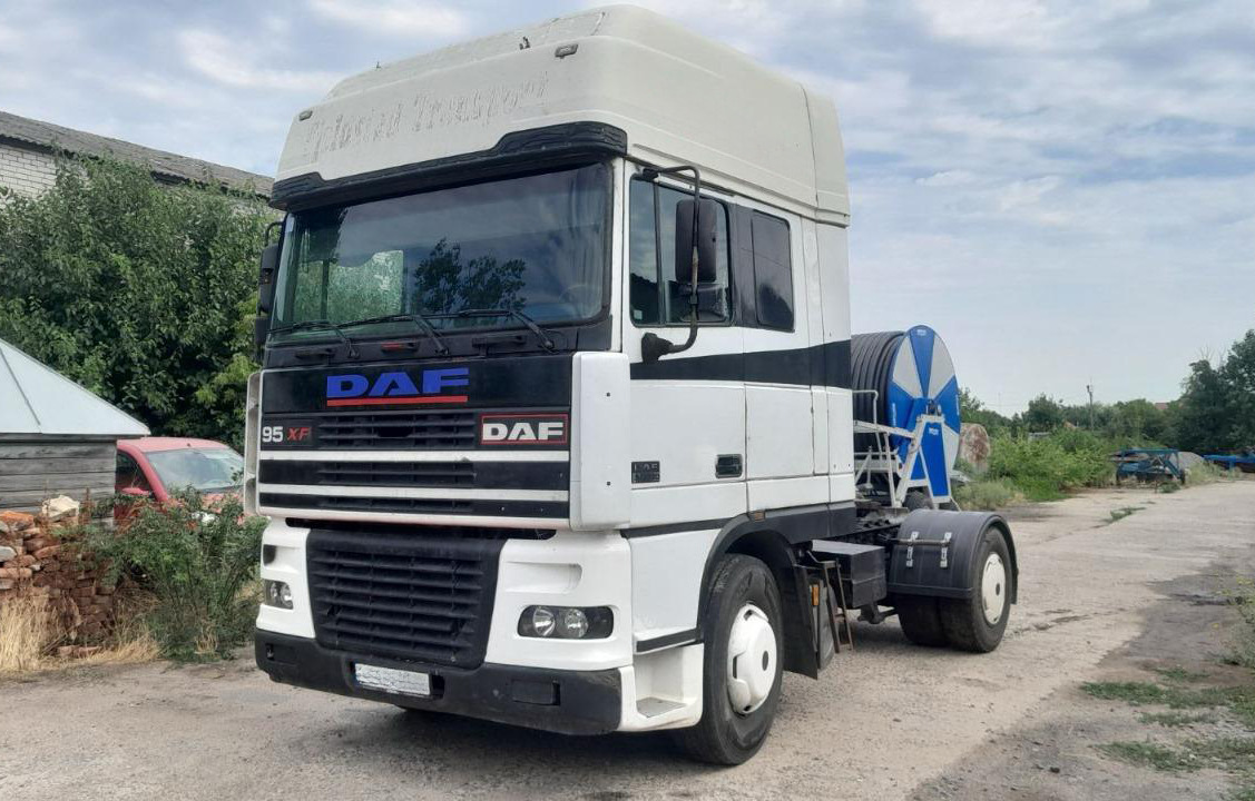 DAF 95XF430 - Nyergesvontató: 3 kép. DAF 95XF430 - Nyergesvontató: 3 kép.
