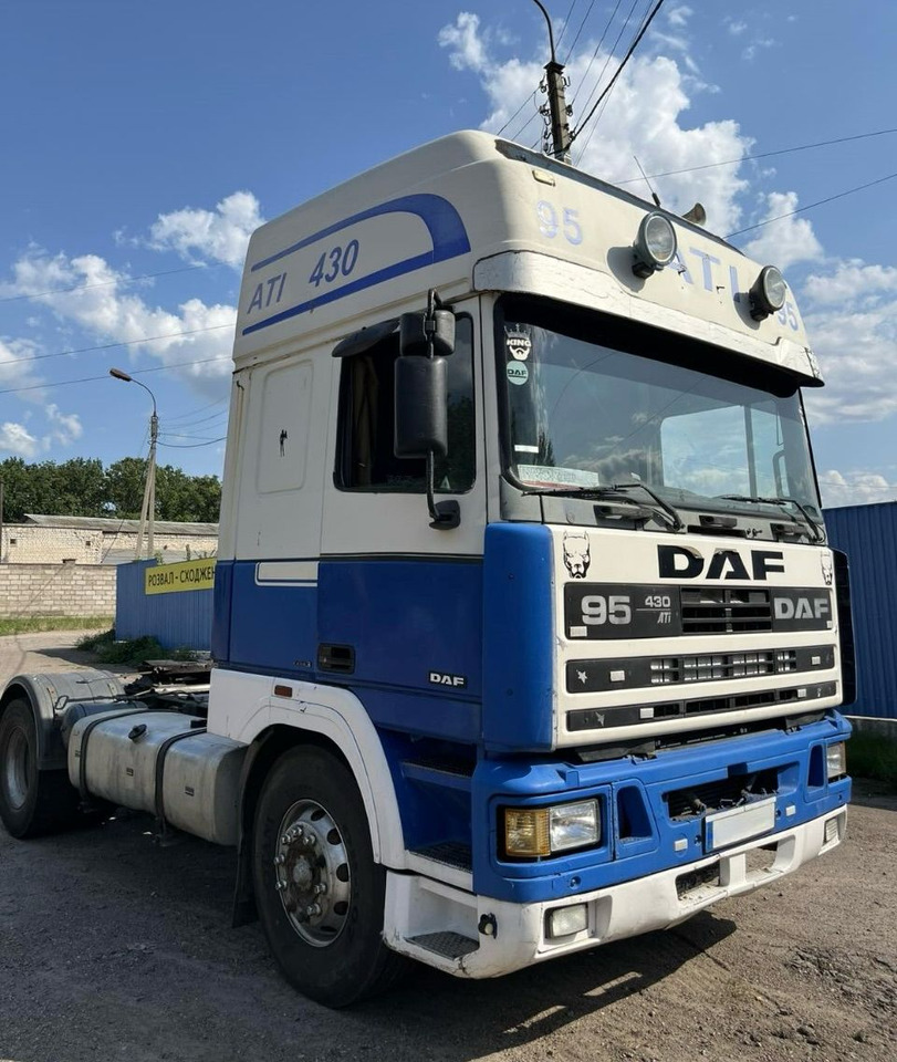 DAF ATI 95.430 - Nyergesvontató: 1 kép. DAF ATI 95.430 - Nyergesvontató: 1 kép.
