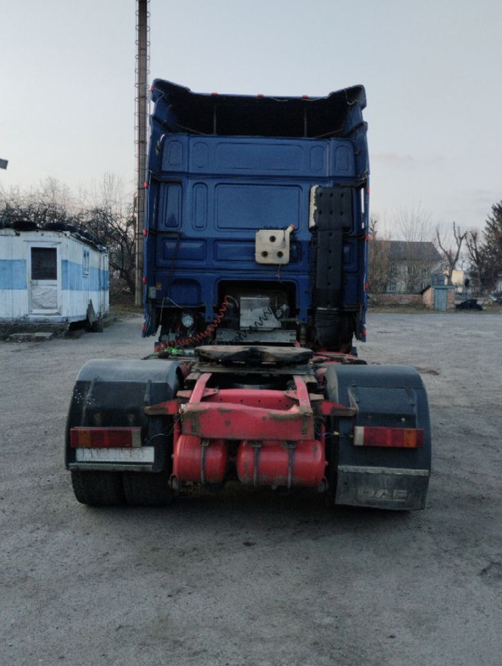 DAF XF 95.380 - Nyergesvontató: 4 kép. DAF XF 95.380 - Nyergesvontató: 4 kép.