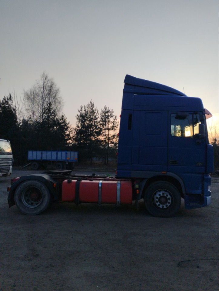 DAF XF 95.380 - Nyergesvontató: 3 kép. DAF XF 95.380 - Nyergesvontató: 3 kép.