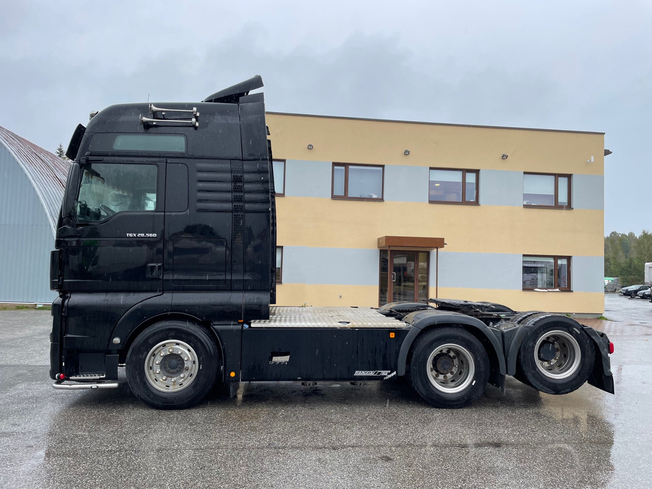 MAN TGX 28.560 - Nyergesvontató: 4 kép. MAN TGX 28.560 - Nyergesvontató: 4 kép.