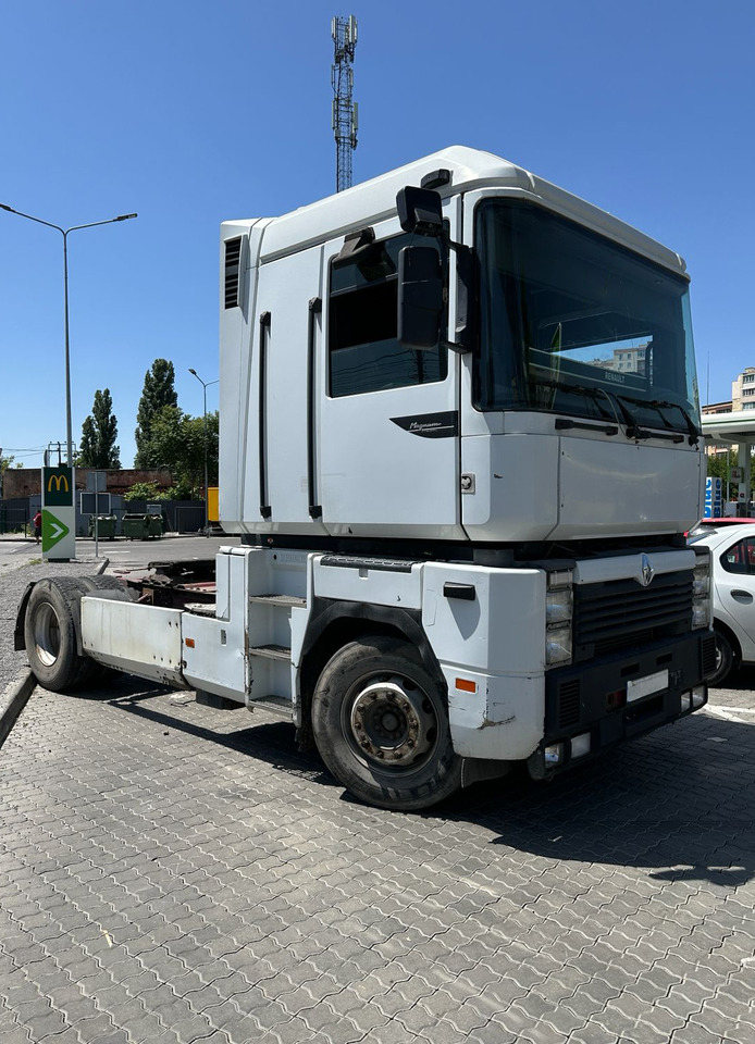 RENAULT Magnum 430 - Nyergesvontató: 1 kép. RENAULT Magnum 430 - Nyergesvontató: 1 kép.