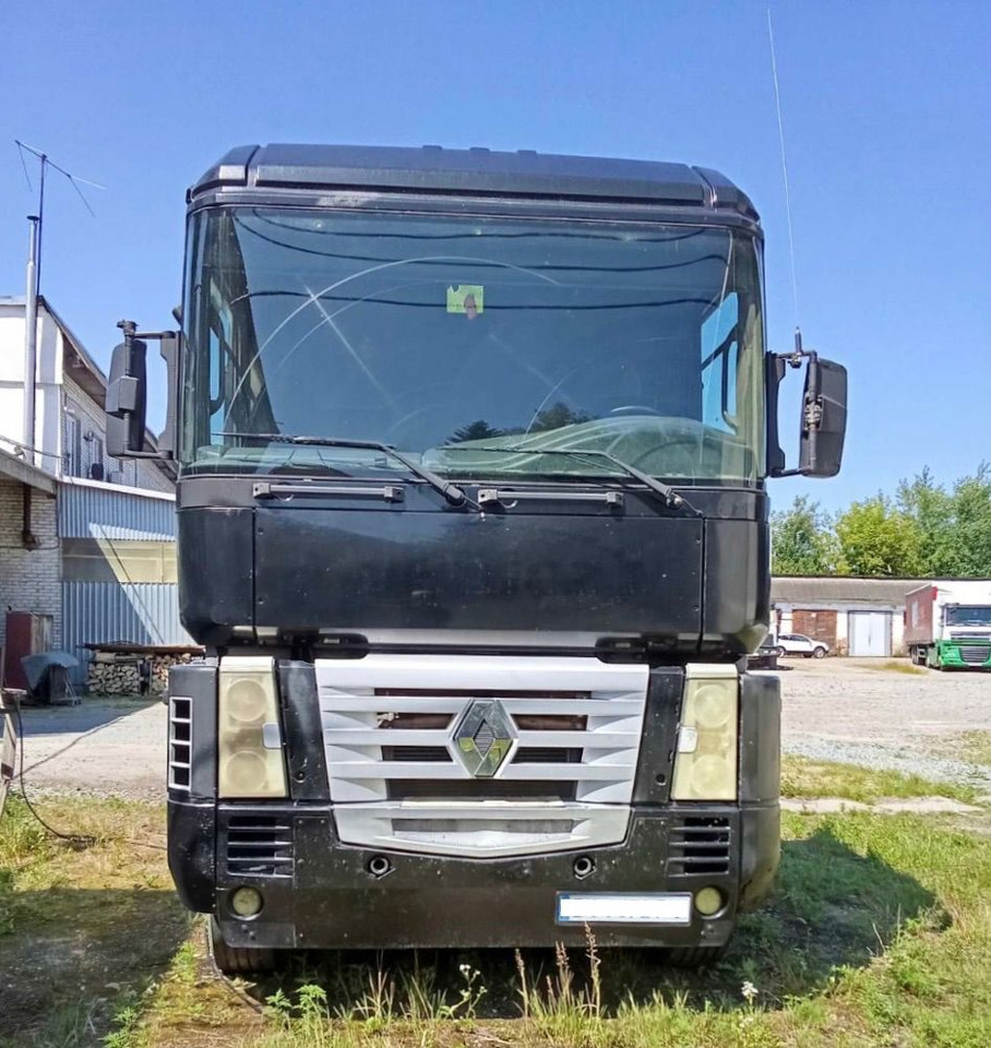 RENAULT Magnum 440 - Nyergesvontató: 2 kép. RENAULT Magnum 440 - Nyergesvontató: 2 kép.