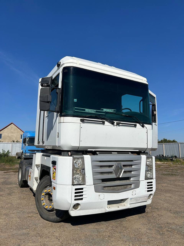 RENAULT Magnum 440 - Nyergesvontató: 1 kép. RENAULT Magnum 440 - Nyergesvontató: 1 kép.
