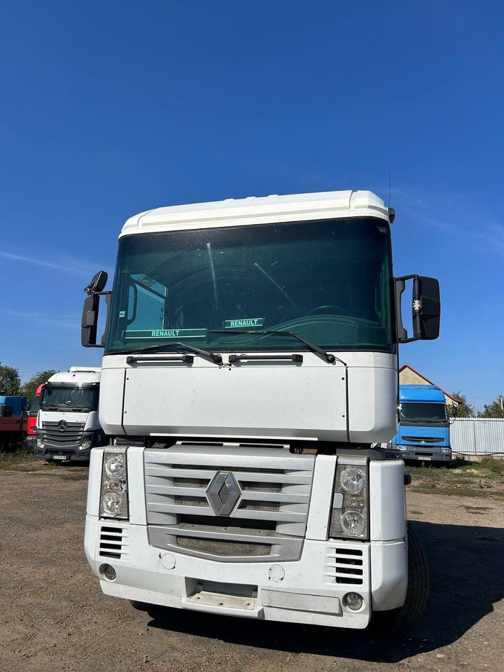 RENAULT Magnum 440 - Nyergesvontató: 2 kép. RENAULT Magnum 440 - Nyergesvontató: 2 kép.
