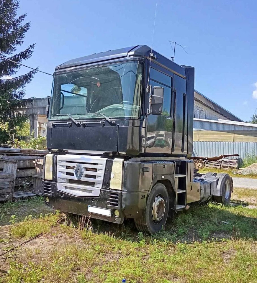 RENAULT Magnum 440 - Nyergesvontató: 3 kép. RENAULT Magnum 440 - Nyergesvontató: 3 kép.