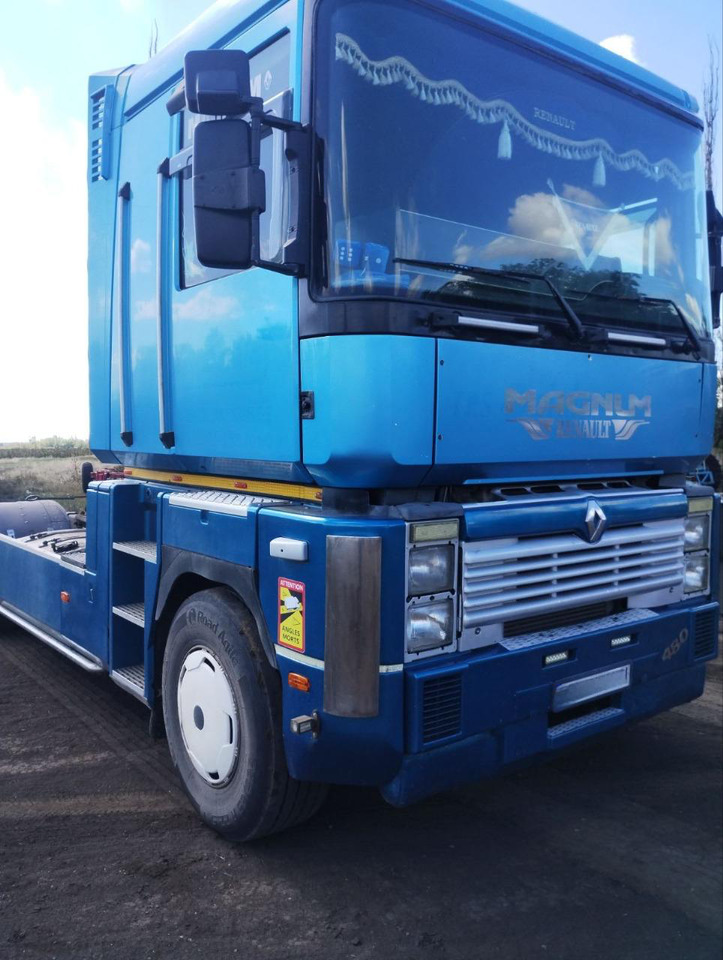 RENAULT Magnum 480 - Nyergesvontató: 2 kép. RENAULT Magnum 480 - Nyergesvontató: 2 kép.