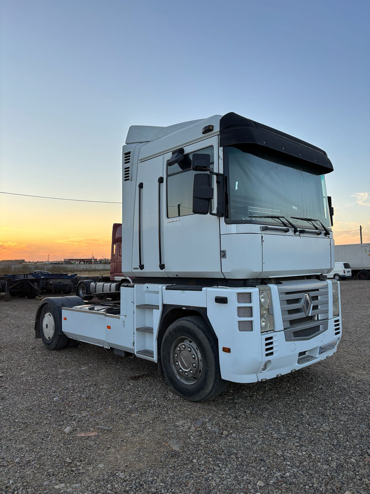 RENAULT Magnum 480 - Nyergesvontató: 1 kép. RENAULT Magnum 480 - Nyergesvontató: 1 kép.