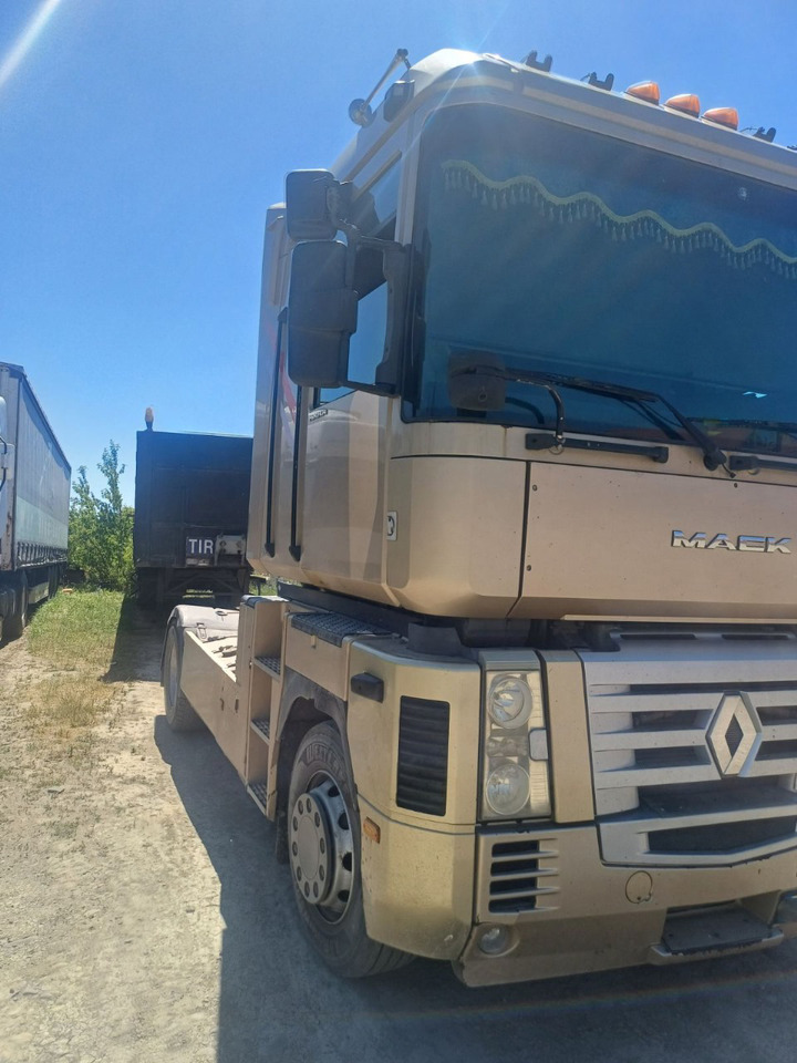 Nyergesvontató RENAULT Magnum 480: 1 kép.