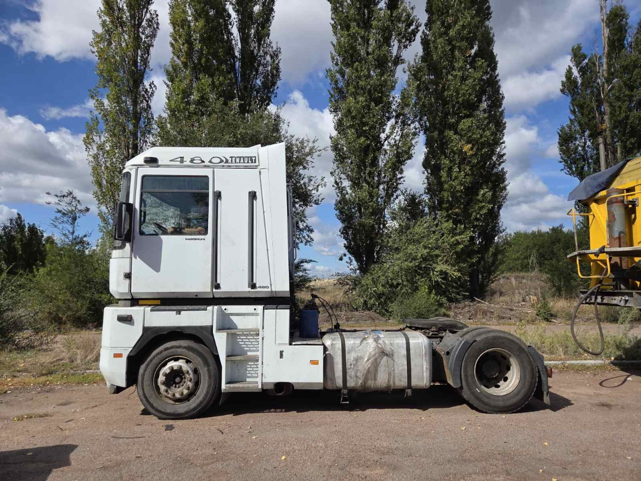 RENAULT Magnum 480 - Nyergesvontató: 4 kép. RENAULT Magnum 480 - Nyergesvontató: 4 kép.