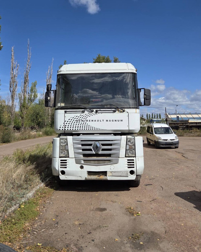 RENAULT Magnum 480 - Nyergesvontató: 2 kép. RENAULT Magnum 480 - Nyergesvontató: 2 kép.