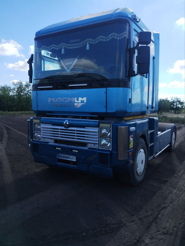 RENAULT Magnum 480 - Nyergesvontató: 5 kép. RENAULT Magnum 480 - Nyergesvontató: 5 kép.