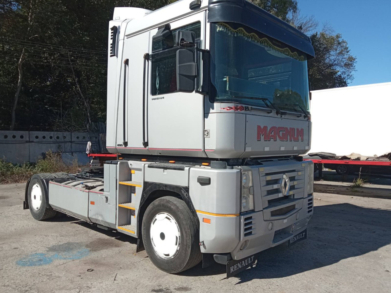 RENAULT Magnum 480 - Nyergesvontató: 1 kép. RENAULT Magnum 480 - Nyergesvontató: 1 kép.