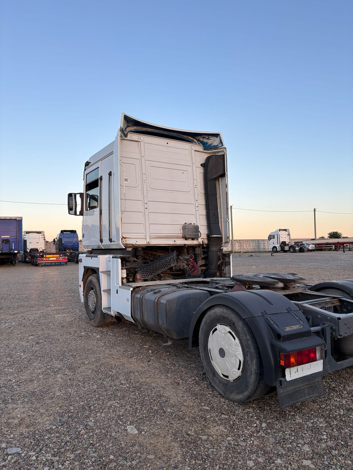RENAULT Magnum 480 - Nyergesvontató: 5 kép. RENAULT Magnum 480 - Nyergesvontató: 5 kép.