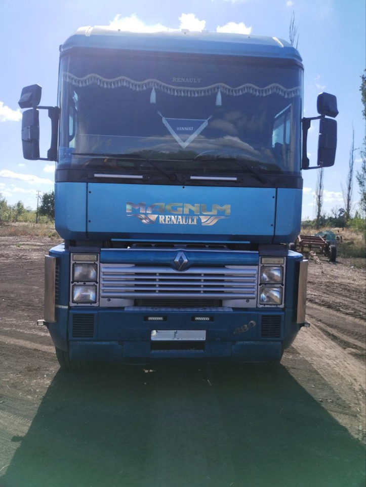 RENAULT Magnum 480 - Nyergesvontató: 3 kép. RENAULT Magnum 480 - Nyergesvontató: 3 kép.