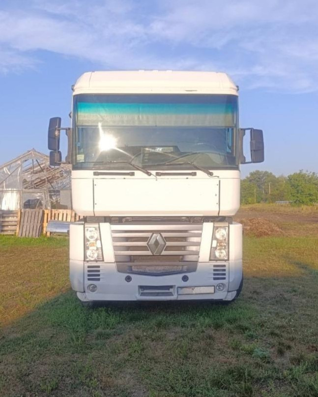 RENAULT Magnum 480 - Nyergesvontató: 1 kép. RENAULT Magnum 480 - Nyergesvontató: 1 kép.
