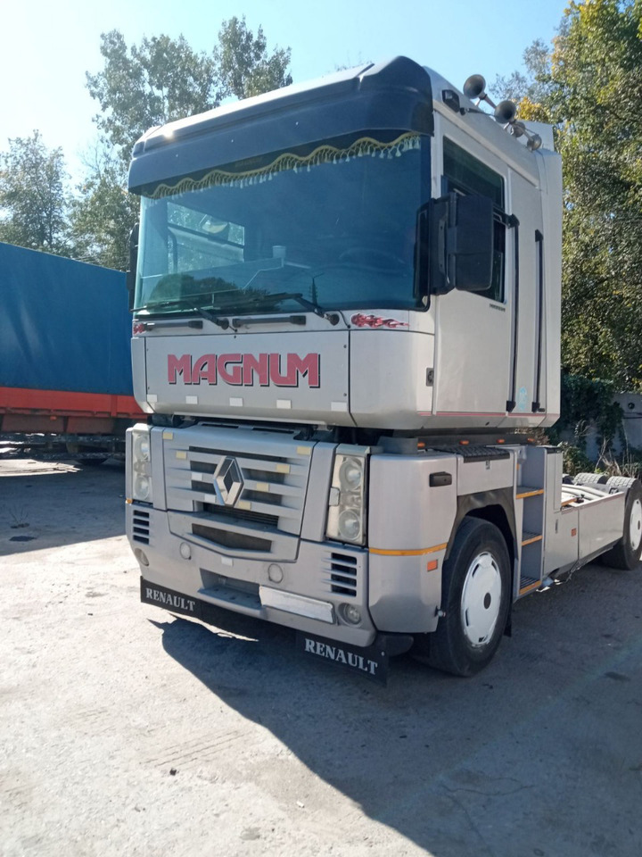 RENAULT Magnum 480 - Nyergesvontató: 3 kép. RENAULT Magnum 480 - Nyergesvontató: 3 kép.