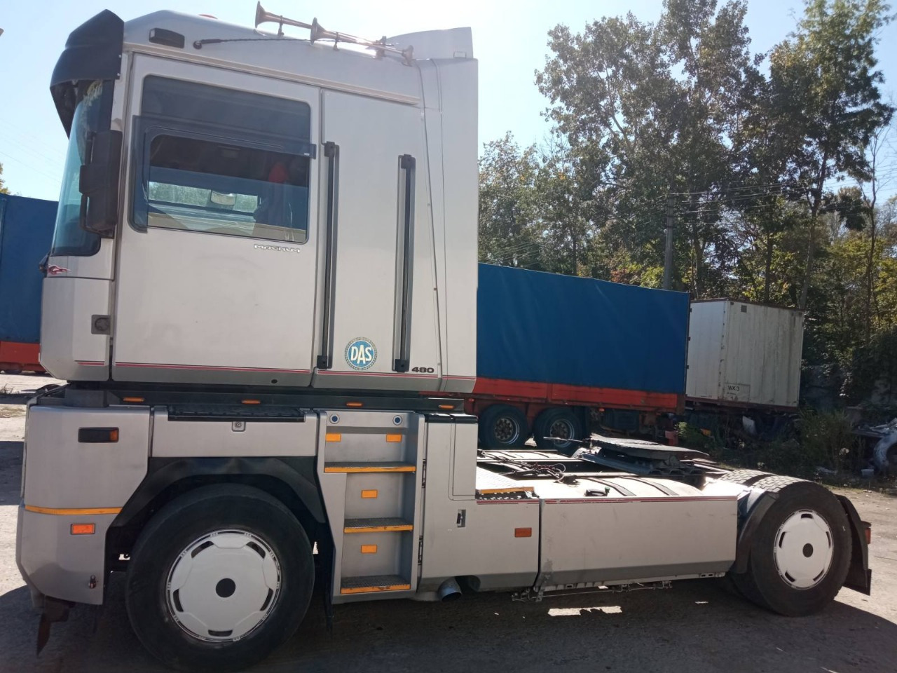 RENAULT Magnum 480 - Nyergesvontató: 4 kép. RENAULT Magnum 480 - Nyergesvontató: 4 kép.
