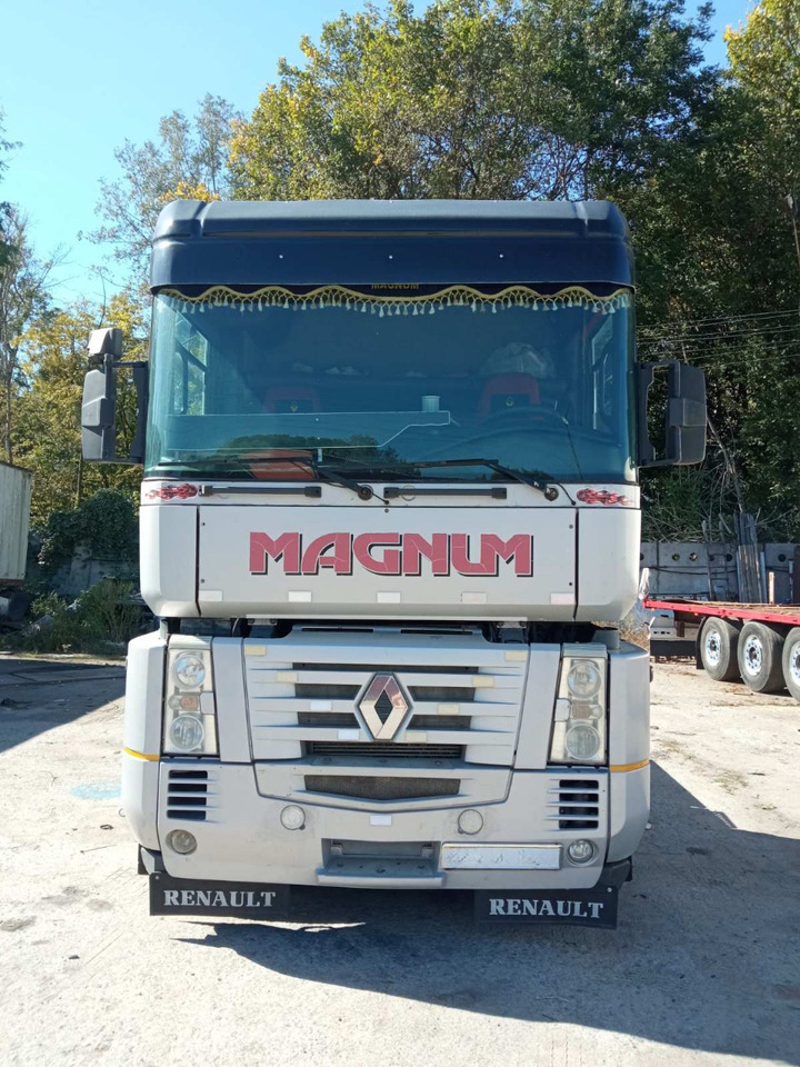 RENAULT Magnum 480 - Nyergesvontató: 2 kép. RENAULT Magnum 480 - Nyergesvontató: 2 kép.